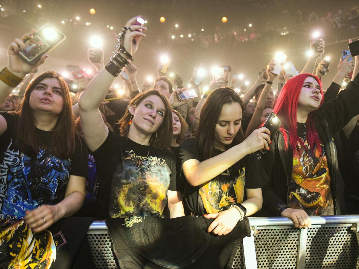 FOMO en eventos y conciertos: cómo evoluciona la experiencia del asistente en la era&nbsp;digital